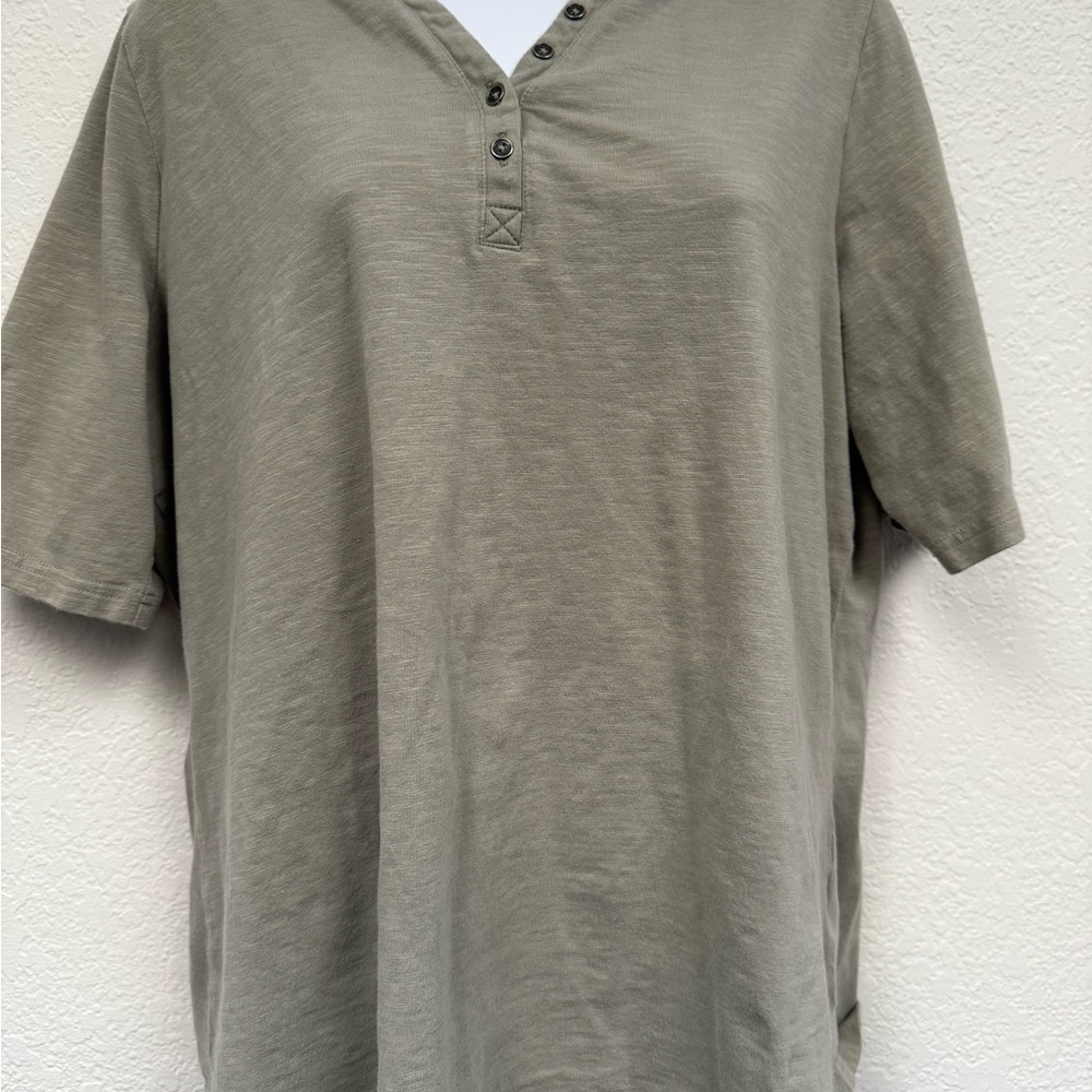 D&CO women’s Large Olive Green Henley Shirt